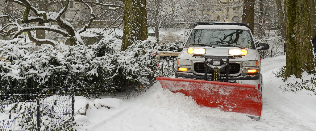 How to Avoid Snow Plowing Insurance Claims: 4 Examples
